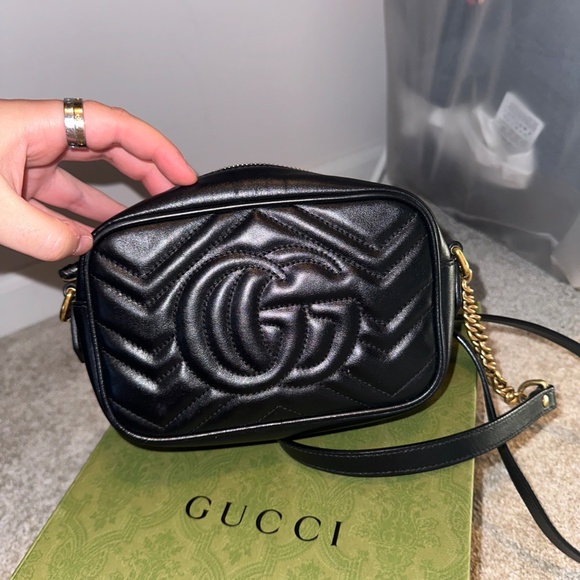 Gucci - GG MARMONT SMALL CAMERA BAG - Picture 2 of 9